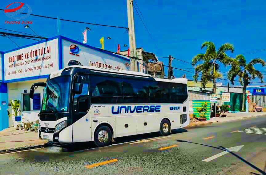 Nên thuê xe có tài xế hay tự lái?