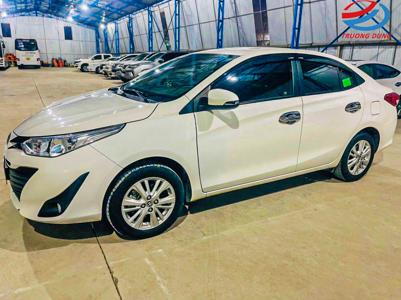 Nên thuê xe có tài hay xe tự lái?