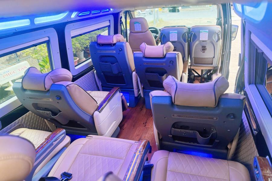 ford-transit-limousine-10-cho-20121758332860.jpg