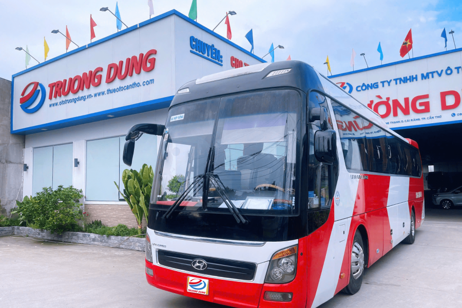 XE UNIVERSE 45 CHỖ 