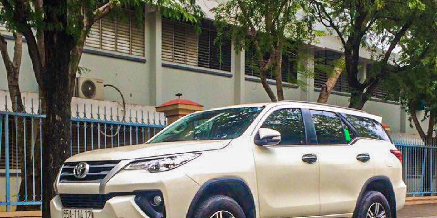 Nên thuê xe có tài xế hay thuê xe tự lái?