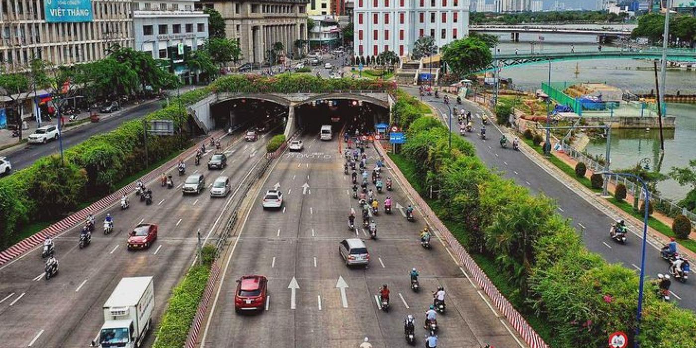 Tôn Trọng Luật Lệ Giao Thông: Không Vượt Đèn Đỏ, Không Lấn Làn, Đi Đúng Tốc Độ Quy Định